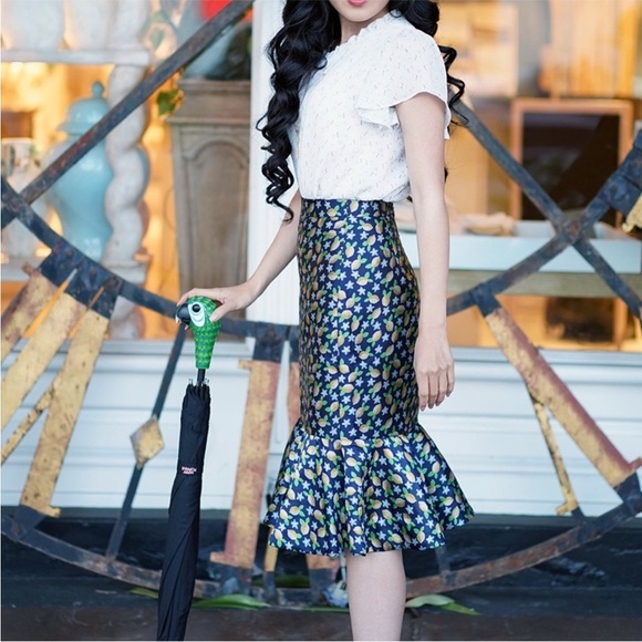J.CREW 365 | Lemon printed Navy Fluted Trumpet
Skirt - Picture 7 of 9